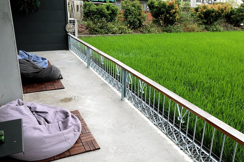 田野裡的老宅秘境餐廳!一望無際翠綠稻田 異國咖哩料理&百多款啤酒|熊轉家田咖喱(台中霧峰景觀餐廳)