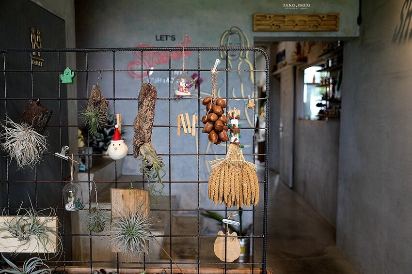 田野裡的老宅秘境餐廳!一望無際翠綠稻田 異國咖哩料理&百多款啤酒|熊轉家田咖喱(台中霧峰景觀餐廳)