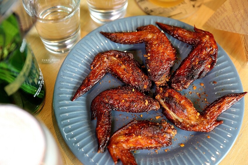 田野裡的老宅秘境餐廳!一望無際翠綠稻田 異國咖哩料理&百多款啤酒|熊轉家田咖喱(台中霧峰景觀餐廳)