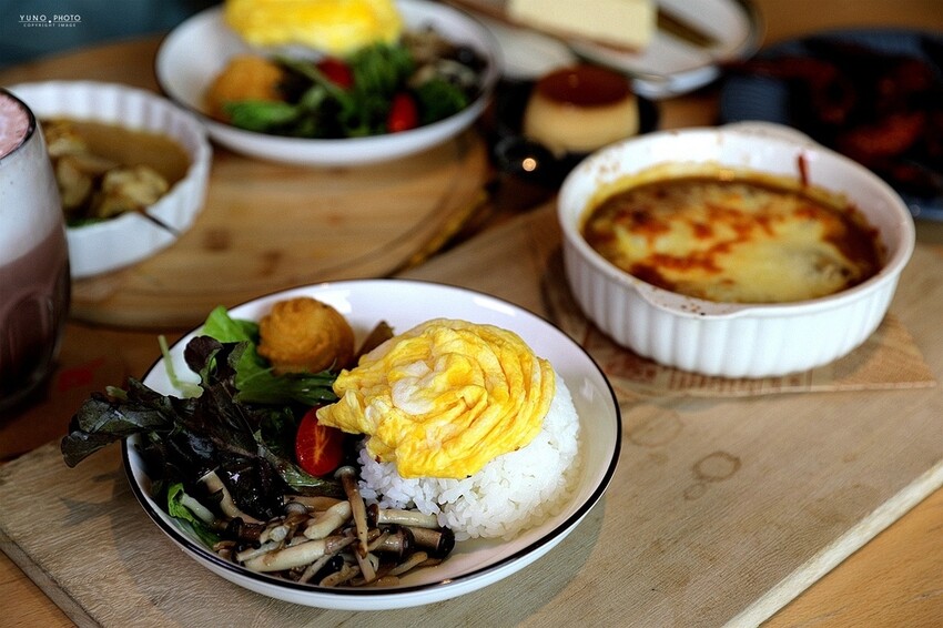 田野裡的老宅秘境餐廳!一望無際翠綠稻田 異國咖哩料理&百多款啤酒|熊轉家田咖喱(台中霧峰景觀餐廳)