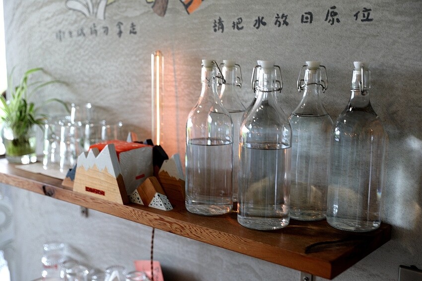 田野裡的老宅秘境餐廳!一望無際翠綠稻田 異國咖哩料理&百多款啤酒|熊轉家田咖喱(台中霧峰景觀餐廳)