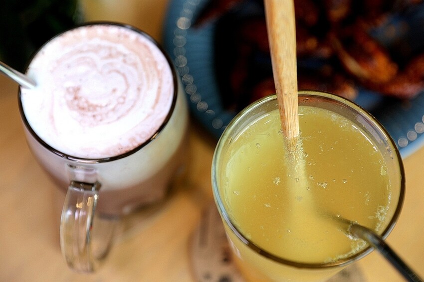 田野裡的老宅秘境餐廳!一望無際翠綠稻田 異國咖哩料理&百多款啤酒|熊轉家田咖喱(台中霧峰景觀餐廳)