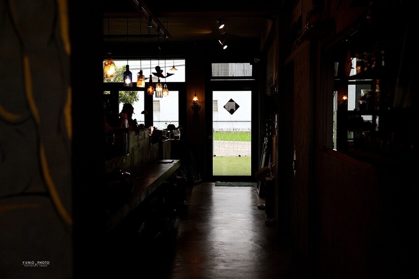 田野裡的老宅秘境餐廳!一望無際翠綠稻田 異國咖哩料理&百多款啤酒|熊轉家田咖喱(台中霧峰景觀餐廳)