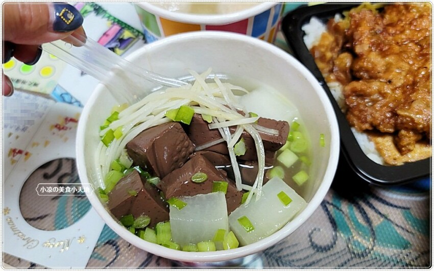 德富灶腳║台中傳統早午餐，一大早就吃的到噴香排骨飯、爌肉飯以及炒麵，加特製生辣椒更夠味！！