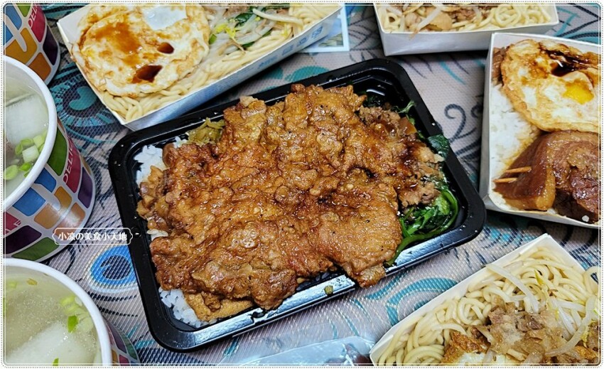 德富灶腳║台中傳統早午餐，一大早就吃的到噴香排骨飯、爌肉飯以及炒麵，加特製生辣椒更夠味！！