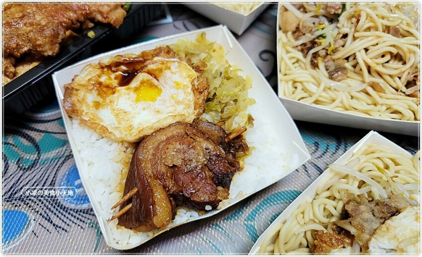 德富灶腳║台中傳統早午餐，一大早就吃的到噴香排骨飯、爌肉飯以及炒麵，加特製生辣椒更夠味！！