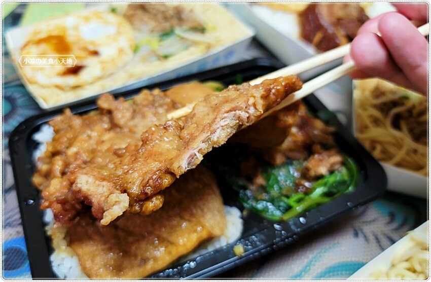 德富灶腳║台中傳統早午餐，一大早就吃的到噴香排骨飯、爌肉飯以及炒麵，加特製生辣椒更夠味！！