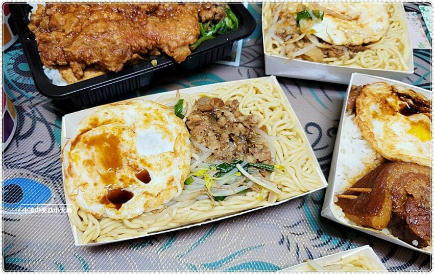 德富灶腳║台中傳統早午餐，一大早就吃的到噴香排骨飯、爌肉飯以及炒麵，加特製生辣椒更夠味！！