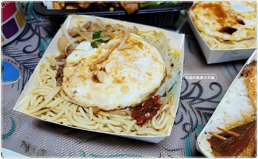 德富灶腳║台中傳統早午餐，一大早就吃的到噴香排骨飯、爌肉飯以及炒麵，加特製生辣椒更夠味！！