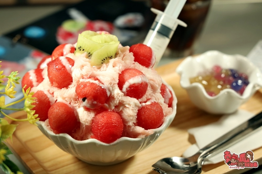 【台南冰店】台南最colorful的雪花冰店!台南限定版可以吃的聖誕樹:lCE YODO極冰.咖啡 - 熱血玩台南。跳躍新世界