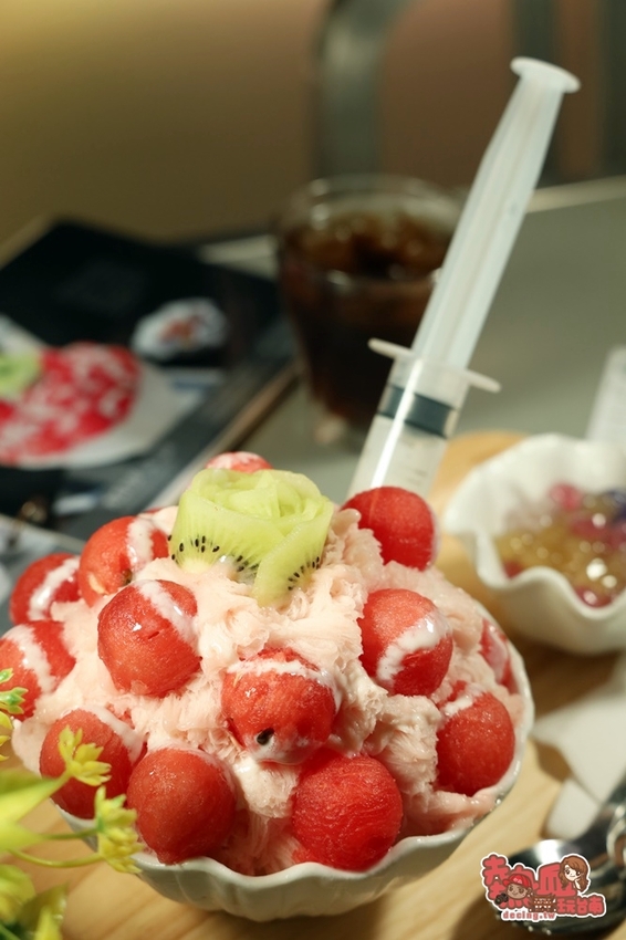 【台南冰店】台南最colorful的雪花冰店!台南限定版可以吃的聖誕樹:lCE YODO極冰.咖啡 - 熱血玩台南。跳躍新世界