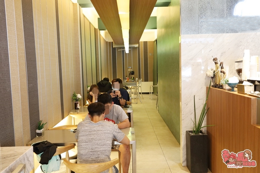 【台南冰店】台南最colorful的雪花冰店!台南限定版可以吃的聖誕樹:lCE YODO極冰.咖啡 - 熱血玩台南。跳躍新世界