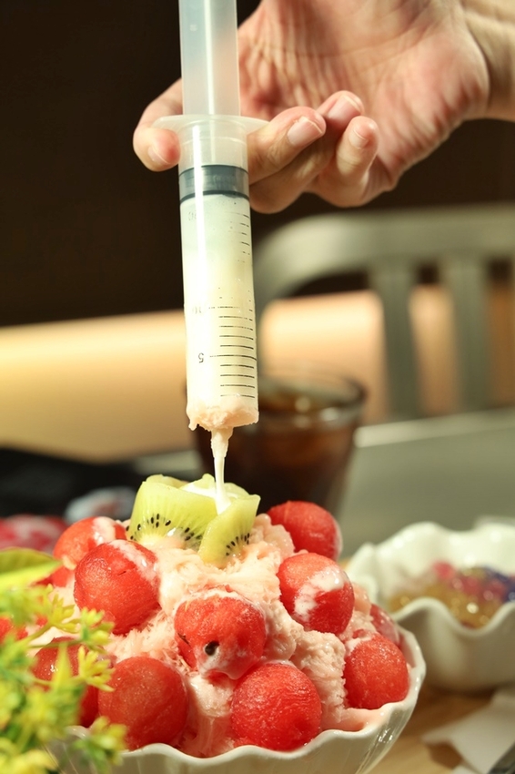 【台南冰店】台南最colorful的雪花冰店!台南限定版可以吃的聖誕樹:lCE YODO極冰.咖啡 - 熱血玩台南。跳躍新世界