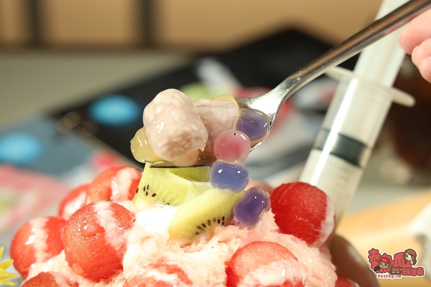 【台南冰店】台南最colorful的雪花冰店!台南限定版可以吃的聖誕樹:lCE YODO極冰.咖啡 - 熱血玩台南。跳躍新世界