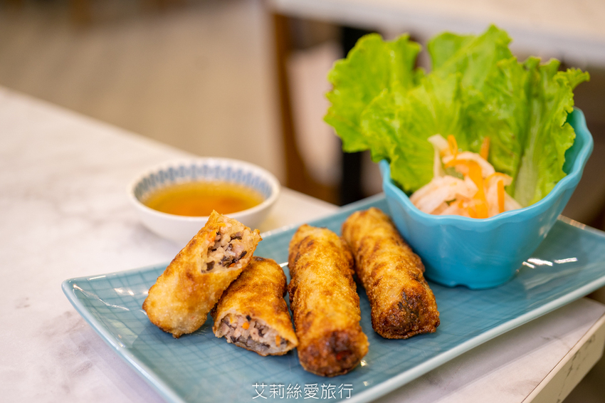 蘆洲最美的越南小吃餐廳 道地越南風味 湯頭濃郁滿足又好吃！