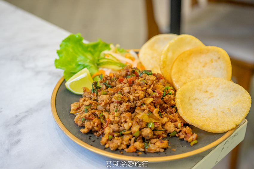 蘆洲最美的越南小吃餐廳 道地越南風味 湯頭濃郁滿足又好吃！