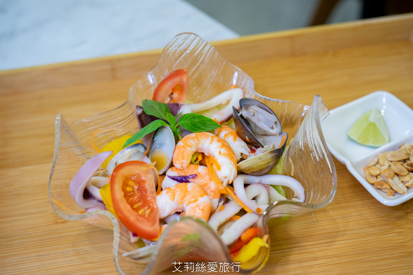 蘆洲最美的越南小吃餐廳 道地越南風味 湯頭濃郁滿足又好吃！