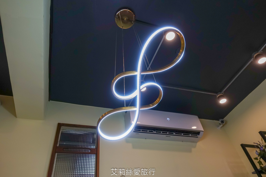 蘆洲最美的越南小吃餐廳 道地越南風味 湯頭濃郁滿足又好吃！