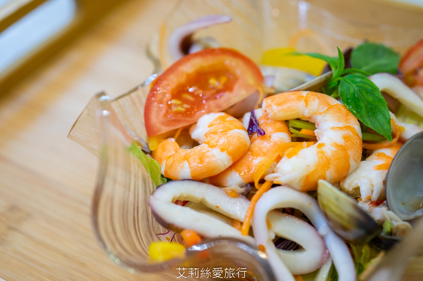 蘆洲最美的越南小吃餐廳 道地越南風味 湯頭濃郁滿足又好吃！