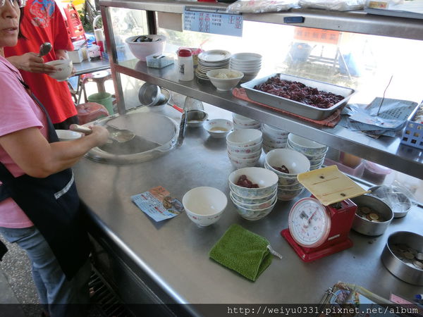 台南府城美食之旅-觀光客最愛美食:文章牛肉湯、阿堂鹹粥、度小月担仔麵!