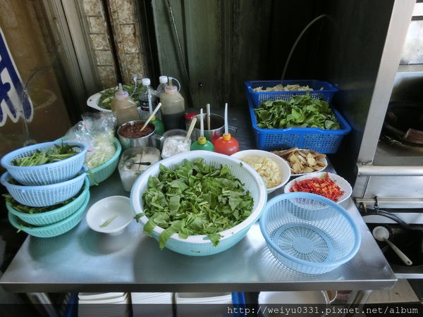 台南府城美食之旅-觀光客最愛美食:文章牛肉湯、阿堂鹹粥、度小月担仔麵!