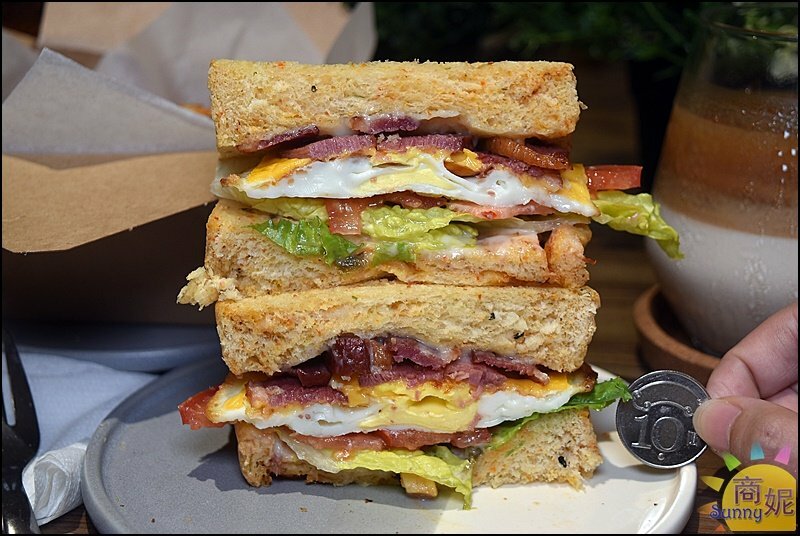 胖子哈利。超浮誇巨無霸肉桂捲.厚切生吐司三明治!全台首家自製麵包南洋早午餐優惠超多-商妮吃喝遊樂