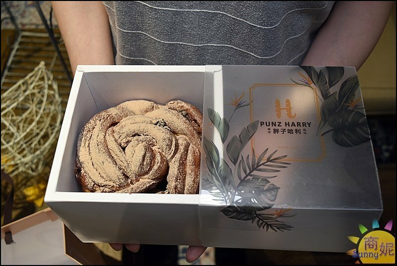 胖子哈利。超浮誇巨無霸肉桂捲.厚切生吐司三明治!全台首家自製麵包南洋早午餐優惠超多-商妮吃喝遊樂