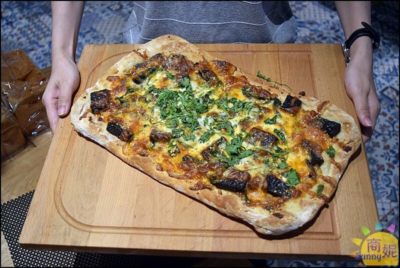 胖子哈利。超浮誇巨無霸肉桂捲.厚切生吐司三明治!全台首家自製麵包南洋早午餐優惠超多-商妮吃喝遊樂