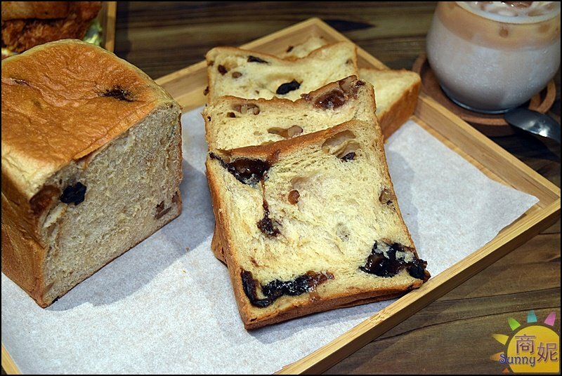 胖子哈利。超浮誇巨無霸肉桂捲.厚切生吐司三明治!全台首家自製麵包南洋早午餐優惠超多-商妮吃喝遊樂