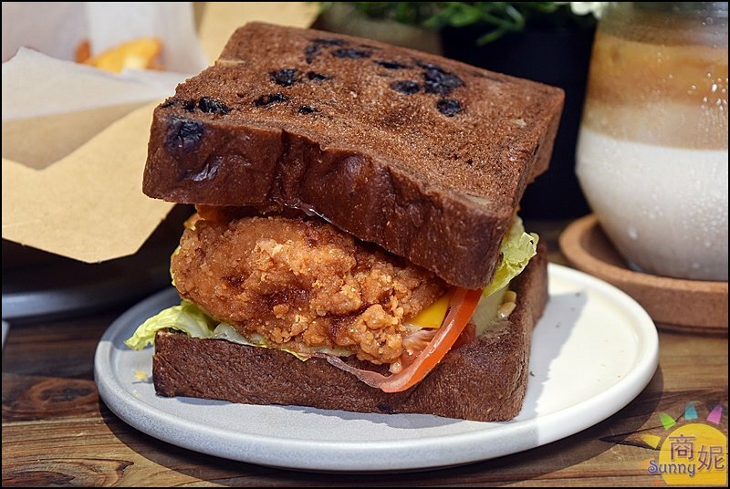 胖子哈利。超浮誇巨無霸肉桂捲.厚切生吐司三明治!全台首家自製麵包南洋早午餐優惠超多-商妮吃喝遊樂