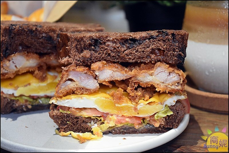 胖子哈利。超浮誇巨無霸肉桂捲.厚切生吐司三明治!全台首家自製麵包南洋早午餐優惠超多-商妮吃喝遊樂