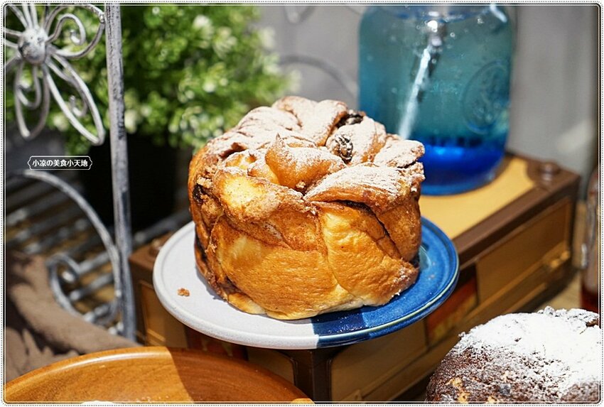 老屋翻新森林系早午餐！！台中首見東南亞特色早午餐，巨無霸肉桂捲、手作生吐司，今天來一趟異國風早午餐brunch吧！！(第二市場美食)