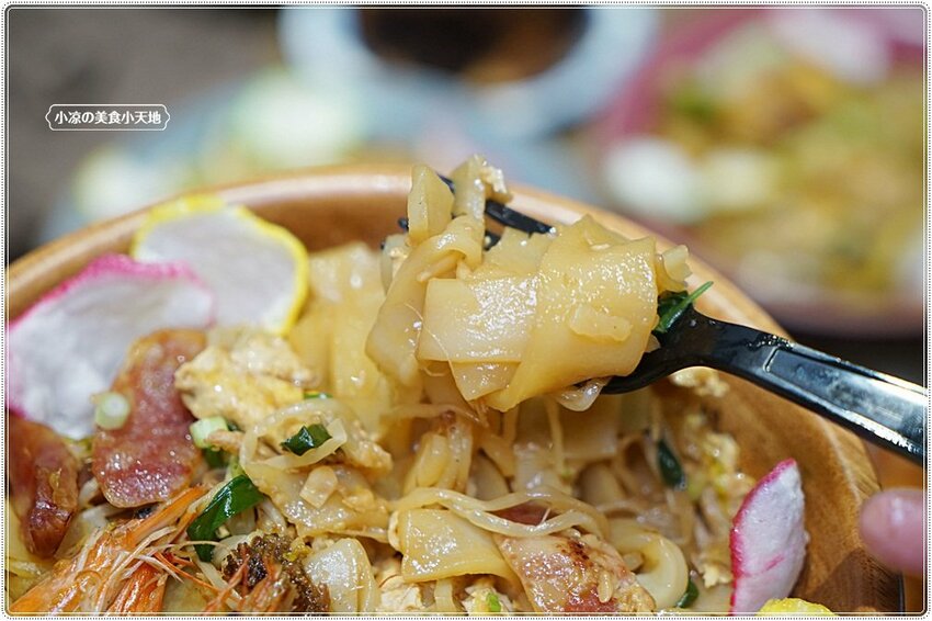 老屋翻新森林系早午餐！！台中首見東南亞特色早午餐，巨無霸肉桂捲、手作生吐司，今天來一趟異國風早午餐brunch吧！！(第二市場美食)