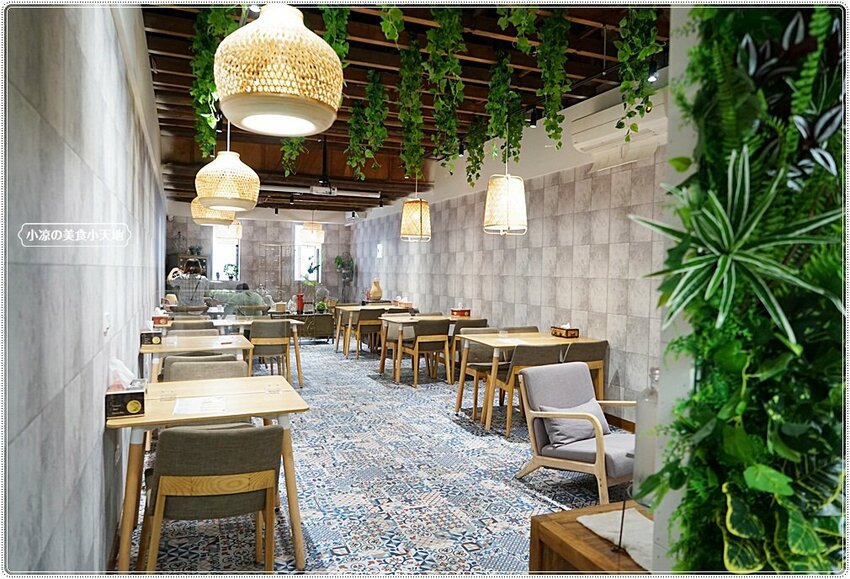 老屋翻新森林系早午餐！！台中首見東南亞特色早午餐，巨無霸肉桂捲、手作生吐司，今天來一趟異國風早午餐brunch吧！！(第二市場美食)