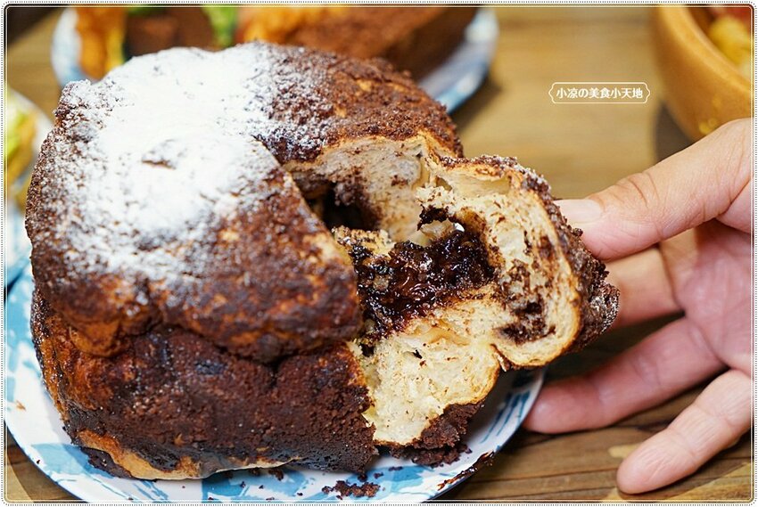 老屋翻新森林系早午餐！！台中首見東南亞特色早午餐，巨無霸肉桂捲、手作生吐司，今天來一趟異國風早午餐brunch吧！！(第二市場美食)