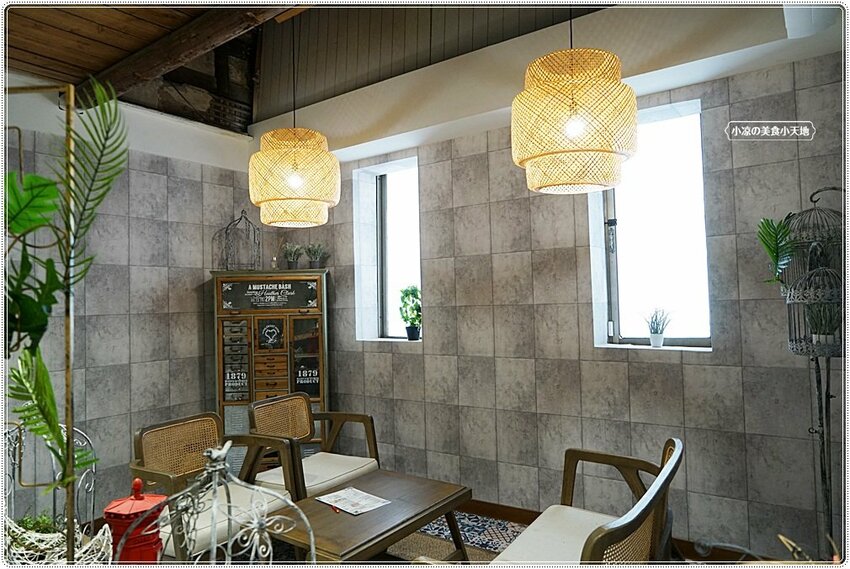 老屋翻新森林系早午餐！！台中首見東南亞特色早午餐，巨無霸肉桂捲、手作生吐司，今天來一趟異國風早午餐brunch吧！！(第二市場美食)