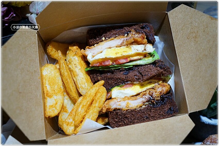 老屋翻新森林系早午餐！！台中首見東南亞特色早午餐，巨無霸肉桂捲、手作生吐司，今天來一趟異國風早午餐brunch吧！！(第二市場美食)