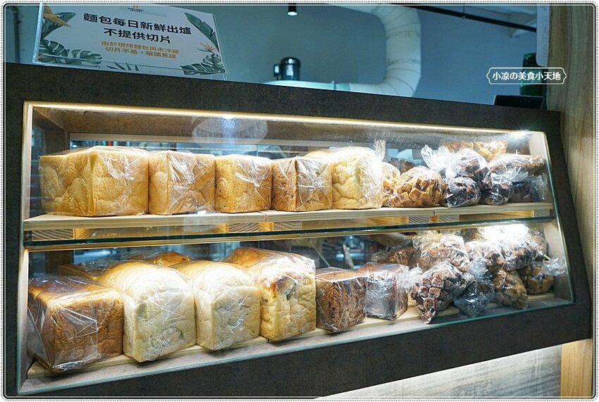 老屋翻新森林系早午餐！！台中首見東南亞特色早午餐，巨無霸肉桂捲、手作生吐司，今天來一趟異國風早午餐brunch吧！！(第二市場美食)