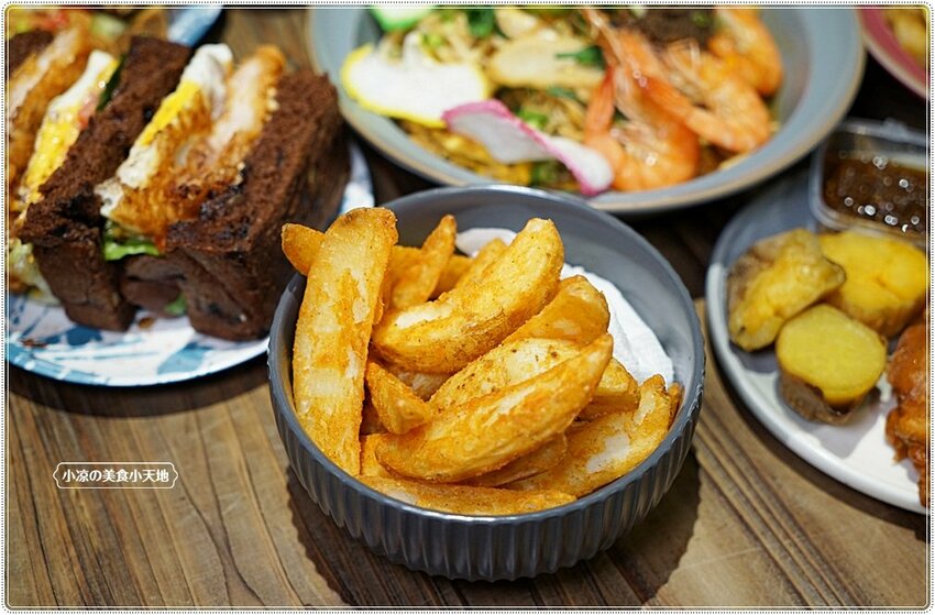 老屋翻新森林系早午餐！！台中首見東南亞特色早午餐，巨無霸肉桂捲、手作生吐司，今天來一趟異國風早午餐brunch吧！！(第二市場美食)