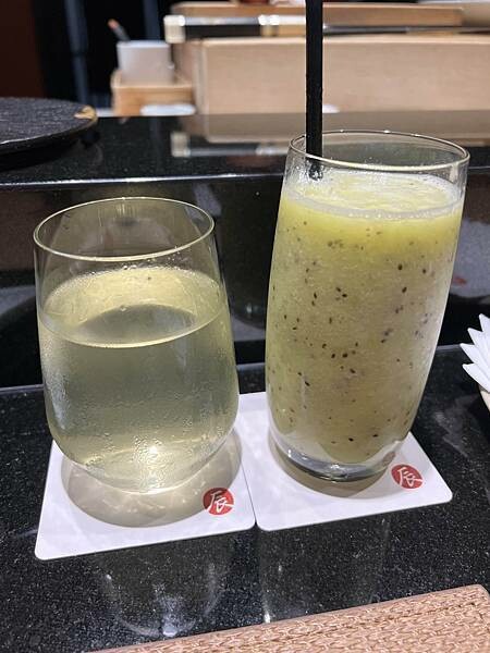 台北美食【辰壽司割烹】期間限定大閘蟹套餐/不用自己動手剝/超濃郁的蟹膏蟹肉握壽司/台北頂級無菜單日本料理/預約制 - 壽司羊 的 美食旅行