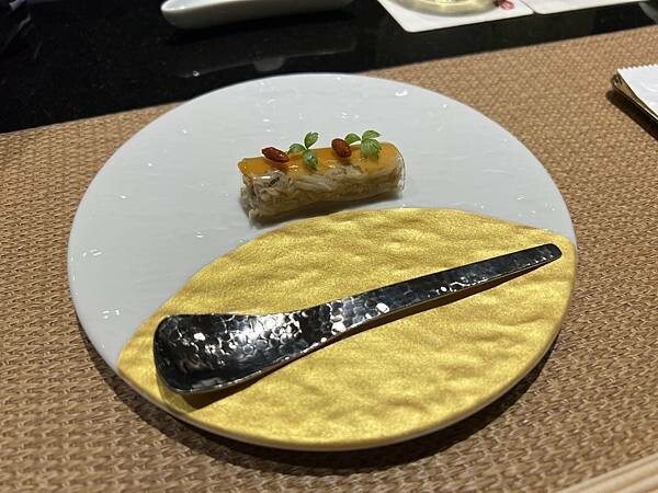 台北美食【辰壽司割烹】期間限定大閘蟹套餐/不用自己動手剝/超濃郁的蟹膏蟹肉握壽司/台北頂級無菜單日本料理/預約制 - 壽司羊 的 美食旅行