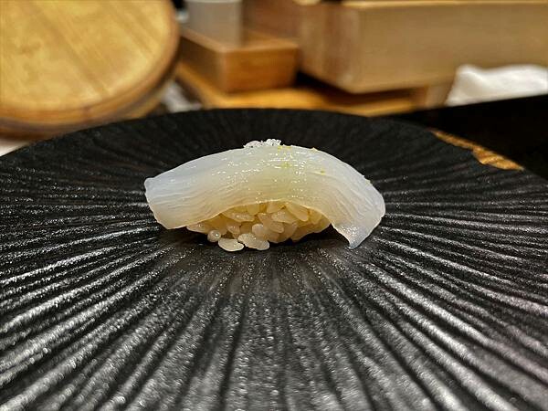 台北美食【辰壽司割烹】期間限定大閘蟹套餐/不用自己動手剝/超濃郁的蟹膏蟹肉握壽司/台北頂級無菜單日本料理/預約制 - 壽司羊 的 美食旅行