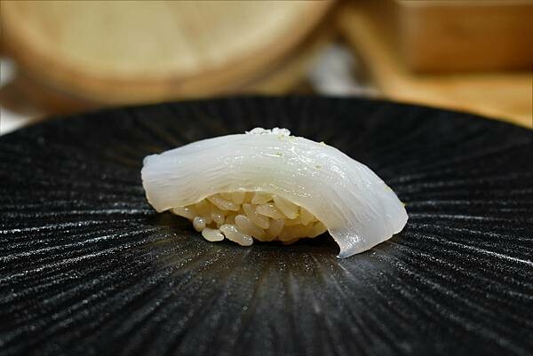 台北美食【辰壽司割烹】期間限定大閘蟹套餐/不用自己動手剝/超濃郁的蟹膏蟹肉握壽司/台北頂級無菜單日本料理/預約制 - 壽司羊 的 美食旅行