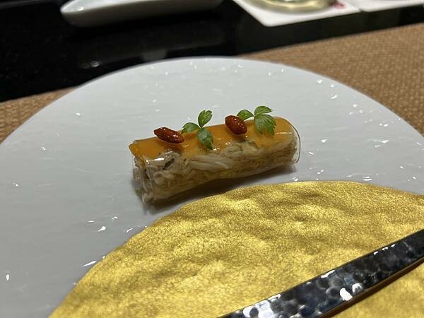 台北美食【辰壽司割烹】期間限定大閘蟹套餐/不用自己動手剝/超濃郁的蟹膏蟹肉握壽司/台北頂級無菜單日本料理/預約制 - 壽司羊 的 美食旅行