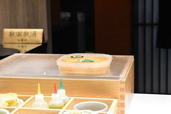 台北美食【辰壽司割烹】期間限定大閘蟹套餐/不用自己動手剝/超濃郁的蟹膏蟹肉握壽司/台北頂級無菜單日本料理/預約制 - 壽司羊 的 美食旅行