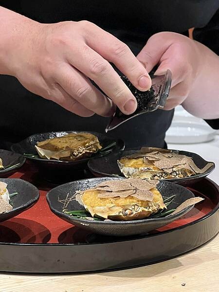 台北美食【辰壽司割烹】期間限定大閘蟹套餐/不用自己動手剝/超濃郁的蟹膏蟹肉握壽司/台北頂級無菜單日本料理/預約制 - 壽司羊 的 美食旅行