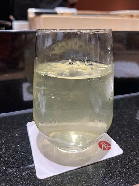 台北美食【辰壽司割烹】期間限定大閘蟹套餐/不用自己動手剝/超濃郁的蟹膏蟹肉握壽司/台北頂級無菜單日本料理/預約制 - 壽司羊 的 美食旅行