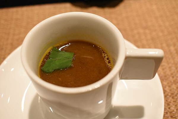 台北美食【辰壽司割烹】期間限定大閘蟹套餐/不用自己動手剝/超濃郁的蟹膏蟹肉握壽司/台北頂級無菜單日本料理/預約制 - 壽司羊 的 美食旅行