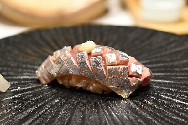 台北美食【辰壽司割烹】期間限定大閘蟹套餐/不用自己動手剝/超濃郁的蟹膏蟹肉握壽司/台北頂級無菜單日本料理/預約制 - 壽司羊 的 美食旅行