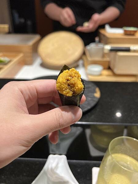 台北美食【辰壽司割烹】期間限定大閘蟹套餐/不用自己動手剝/超濃郁的蟹膏蟹肉握壽司/台北頂級無菜單日本料理/預約制 - 壽司羊 的 美食旅行